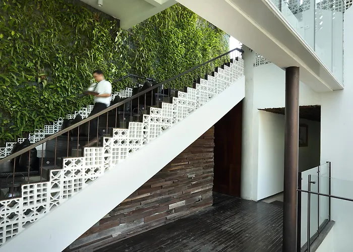 Hotel The Akmani 4*