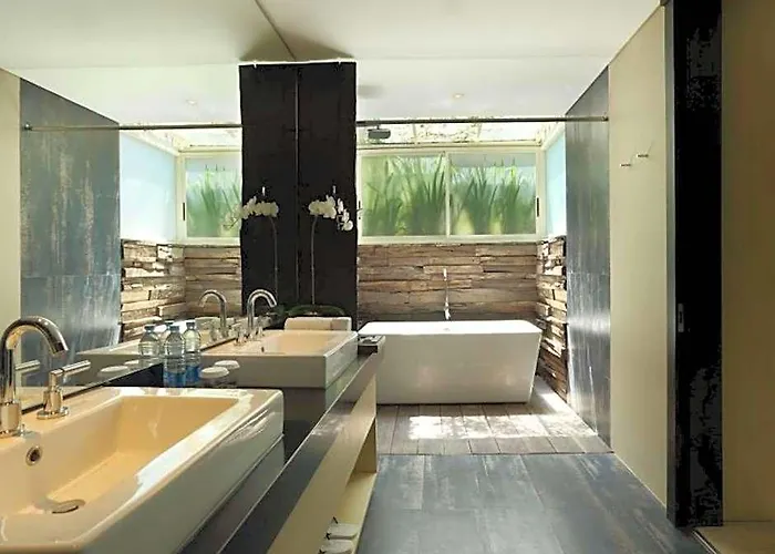 Hotel The Akmani 4*